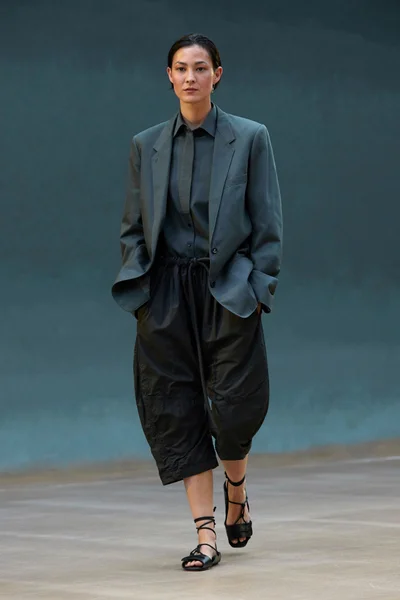 Look 32